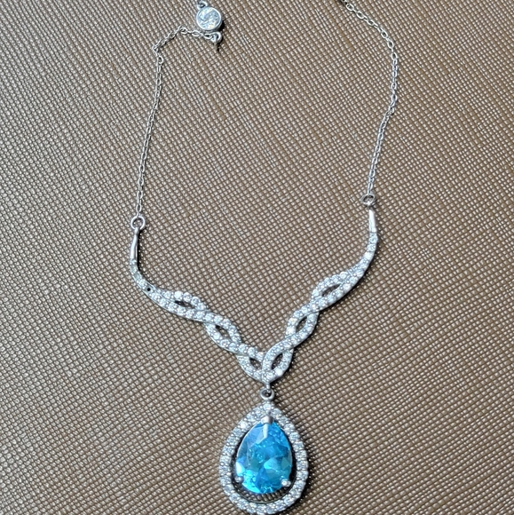 Elegant Aquamarine And Diamond Teardrop Necklace - Picture 4 of 5